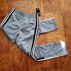 BNWT adidas MΓ©lange Mix Fleece bottoms in charcoal grey (L - 14/16)